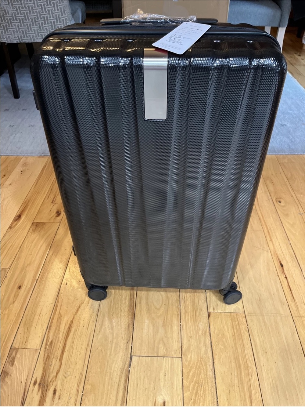 Hanke Classic Hardshell Carry-On Travel Suitcase in Black 26” x 16” x 10” - Picture 2 of 3